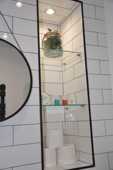 Apartment Cosy, Spacious Apt - Central Mk-smart Tv-free Wifi